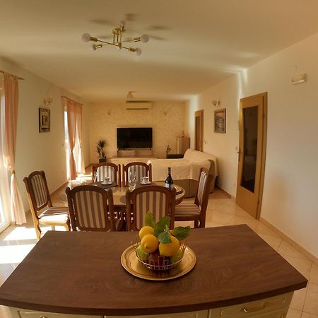 Apartments Mira คาชเตลา ภายนอก รูปภาพ